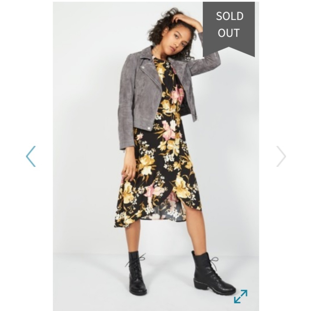 Cold Shoulder Midi Dress

Nwt